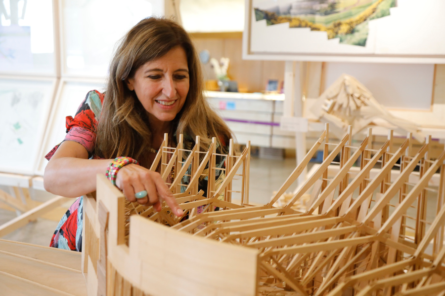 Benedetta Tagliabue looks at a model of the Scottish Parliament 